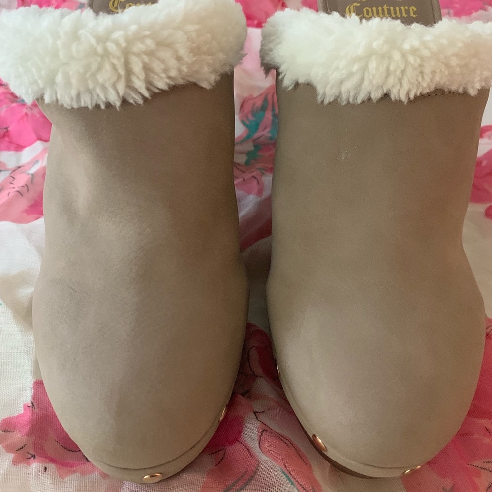 Juicy Couture Mules NWOT beige size 9